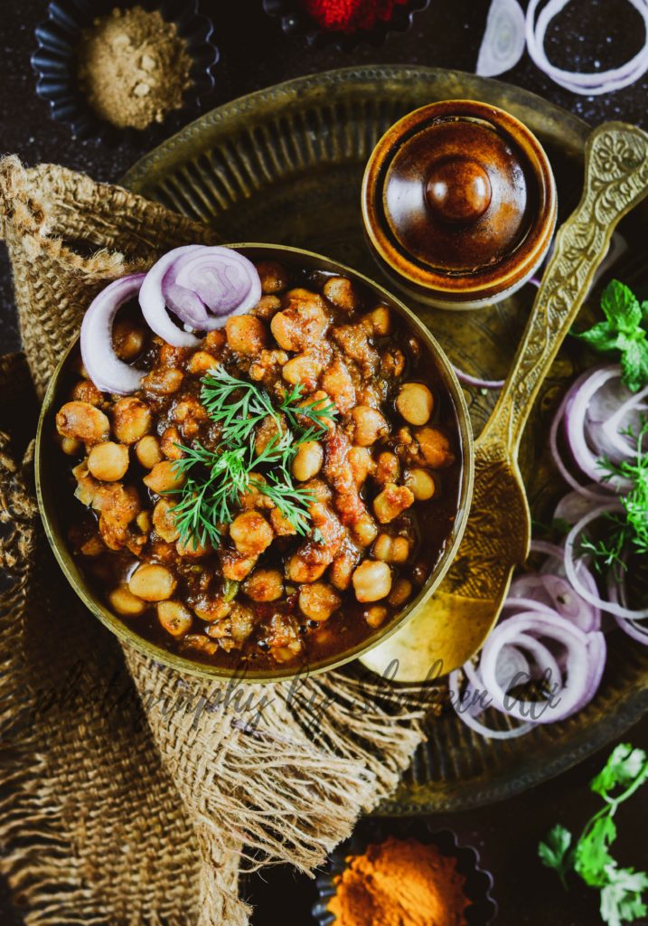 Amritsari Chole / White Chickpea Curry from North India